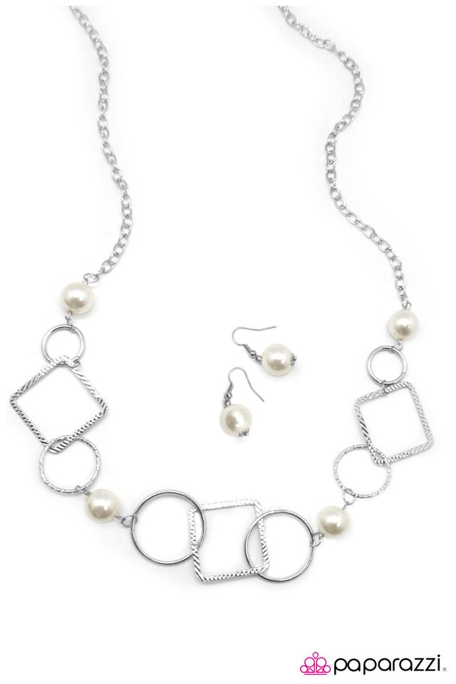 Paparazzi ♥ Opulent Outlines - White ♥ Necklace