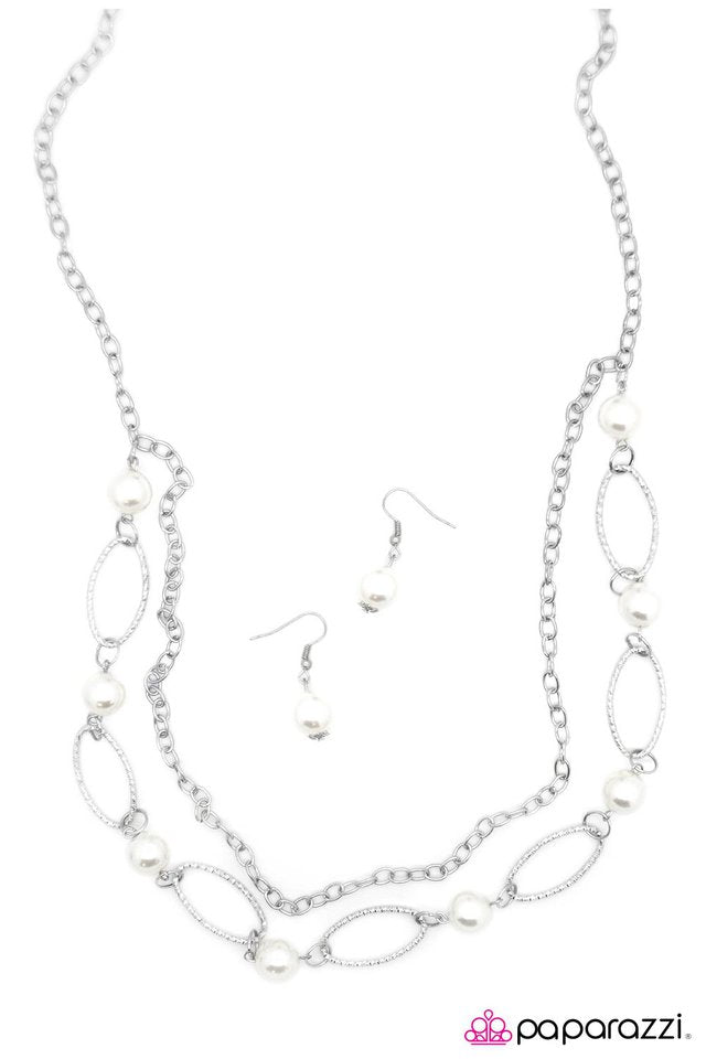Paparazzi ♥ Season Finale - White ♥ Necklace