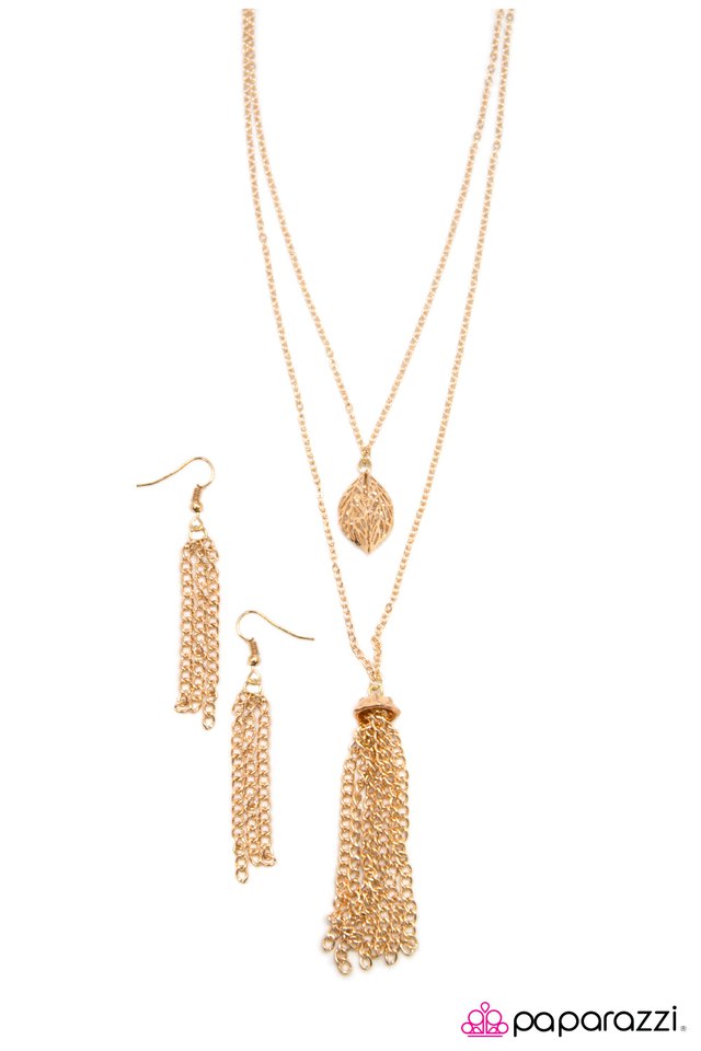 Paparazzi ♥ Leafy Leisure - Gold ♥ Necklace