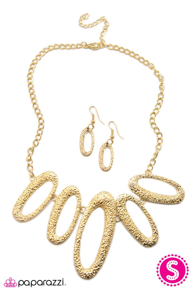 Paparazzi ♥ The Next Big Thing - Gold ♥ Necklace