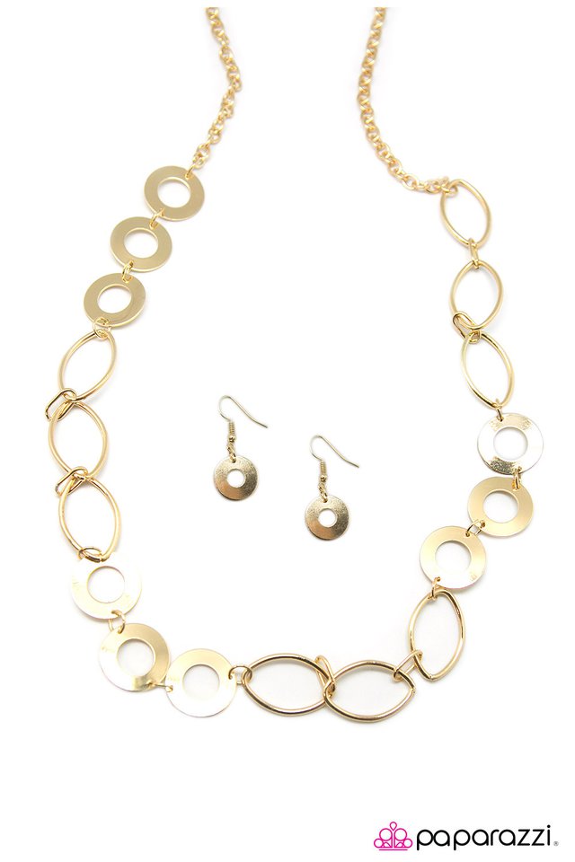 Paparazzi ♥ Takin Care Of Business - Gold ♥ Necklace