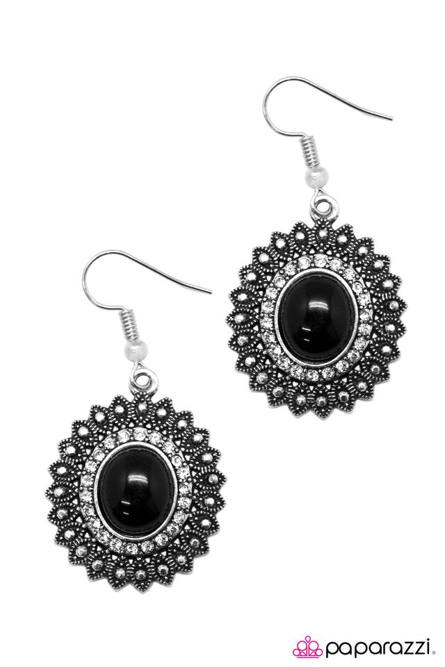 Paparazzi ♥ The Academy Awards - Black ♥ Earrings