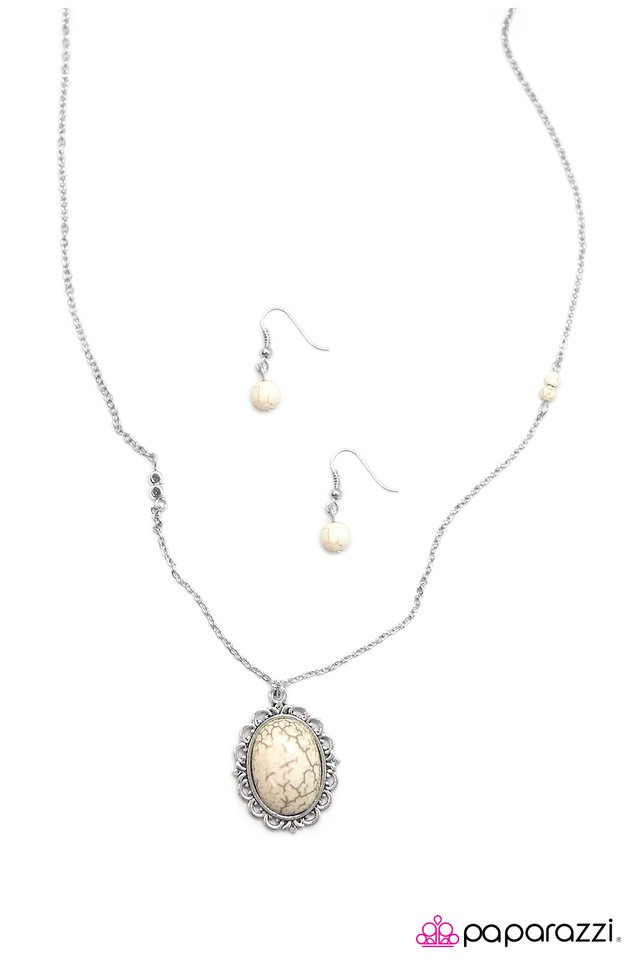 Paparazzi ♥ Queen Of The Stone Age - White ♥ Necklace