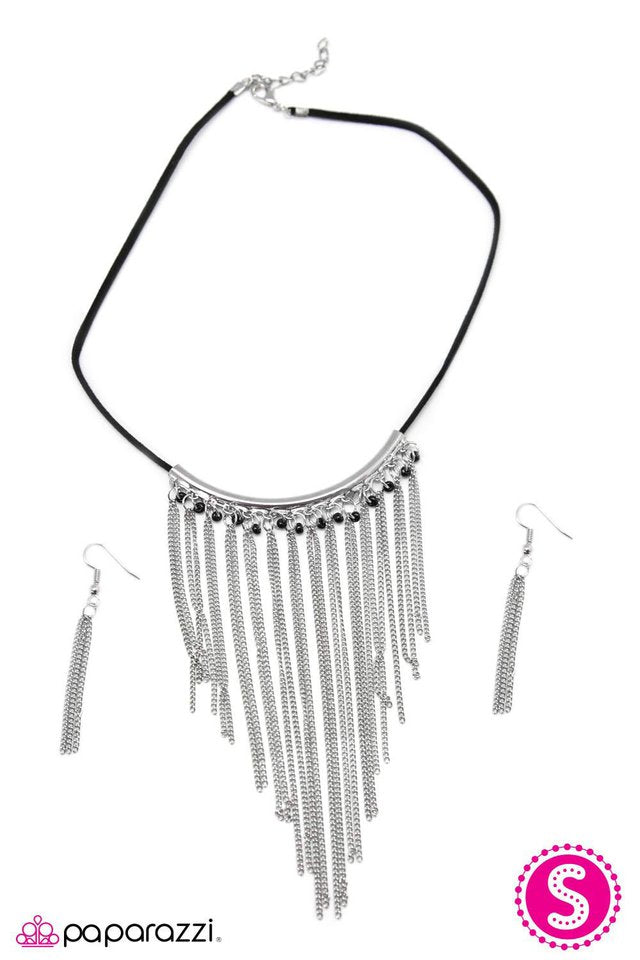 Paparazzi ♥ Totally Tapered - Black ♥ Necklace