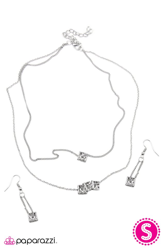 Paparazzi ♥ The Main Attraction - Silver ♥ Necklace