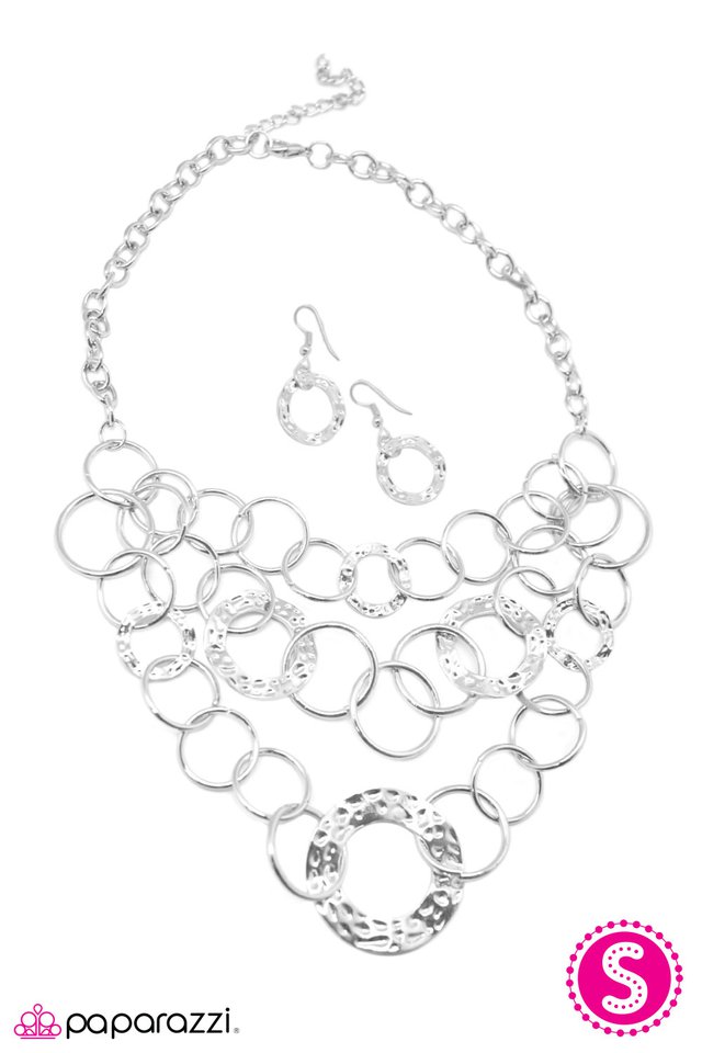 Paparazzi ♥ Surround Sound - Silver ♥ Necklace