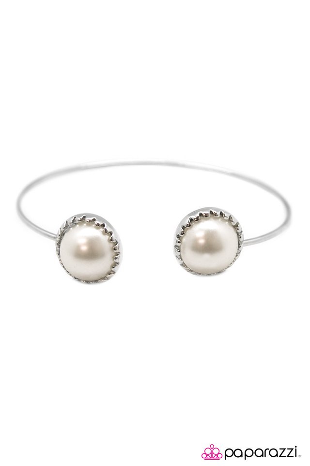 Paparazzi ♥ Casting Call - White ♥ Bracelet