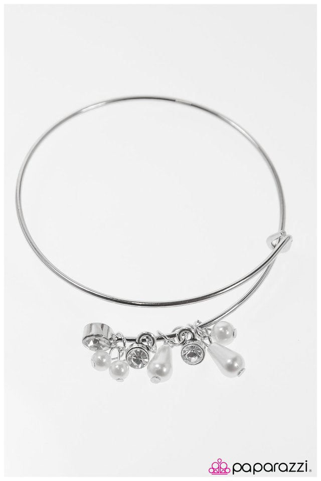 Paparazzi ♥ Good Evening - White ♥ Bracelet