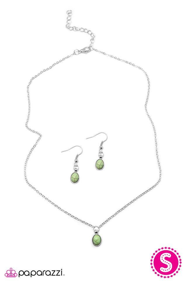 Paparazzi ♥ Take A Hint - Green ♥ Necklace