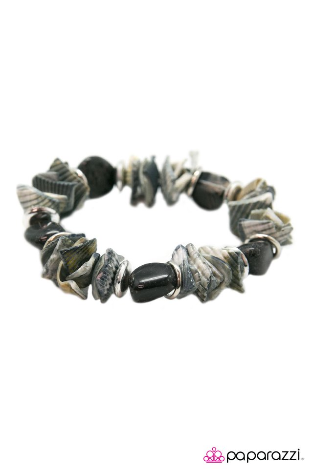 Paparazzi ♥ Somewhere Beyond The Sea - Black ♥ Bracelet