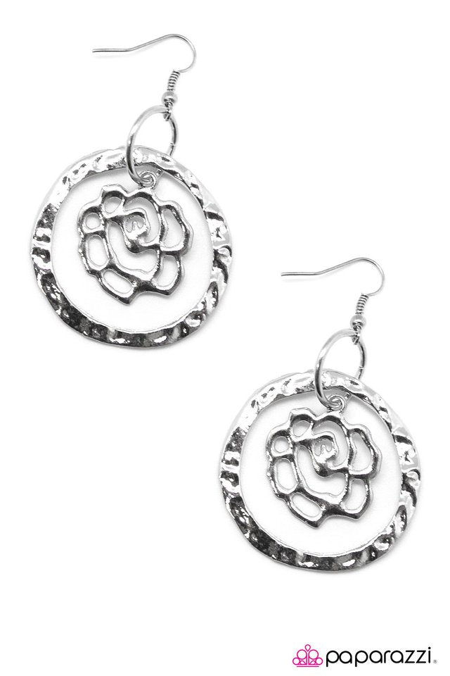 Paparazzi ♥ Ciao Bella - Silver ♥ Earrings