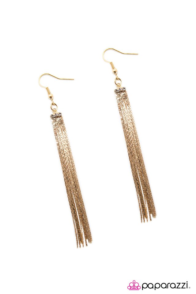 Paparazzi ♥ Night At The Oscars - Gold ♥ Earrings