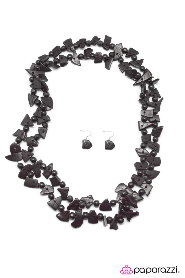 Paparazzi ♥ Take It Outside - Black ♥ Necklace