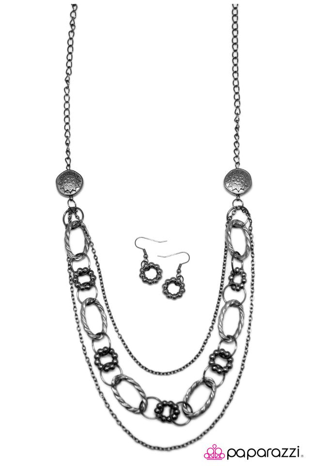 Paparazzi ♥ Everything Under The Sun - Black ♥ Necklace