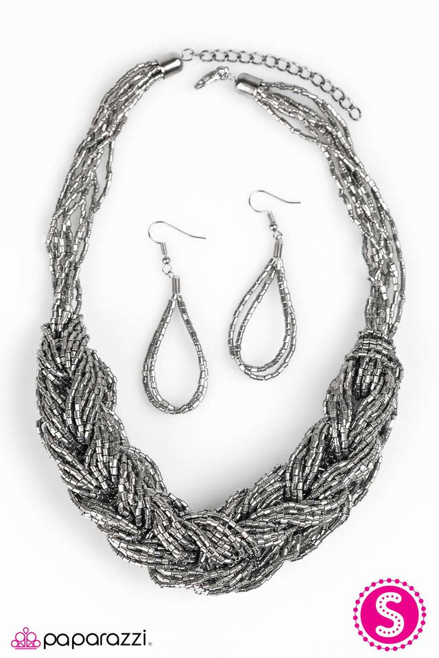 Paparazzi ♥ WRAP Battle - Silver ♥ Necklace