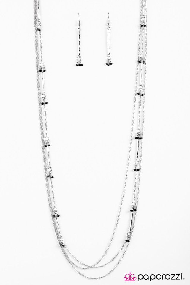 Paparazzi ♥ One Girl Revolution - Black ♥ Necklace