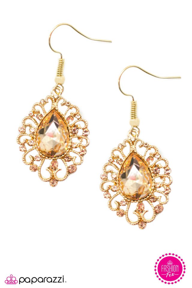 Paparazzi ♥ Baby, Youre So Classic - Gold ♥ Earrings