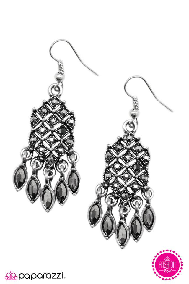 Paparazzi ♥ DECO The Halls - Silver ♥ Earrings