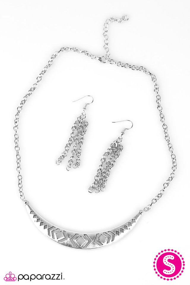 Paparazzi ♥ Moon Child - Silver ♥ Necklace