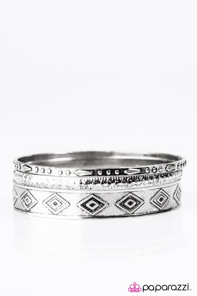 Paparazzi ♥ Dunes and Diamonds - Silver ♥ Bracelet