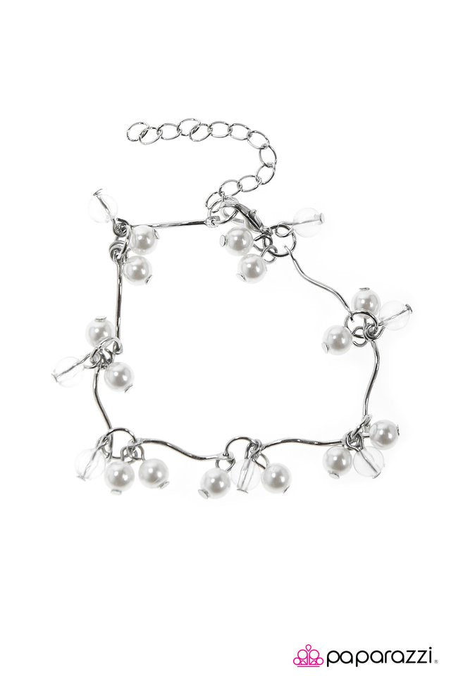 Paparazzi ♥ Metropolitan - White ♥ Bracelet
