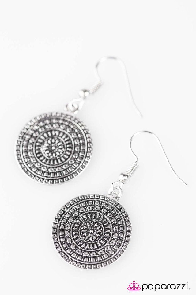 Paparazzi ♥ Radiant Rays - Silver ♥ Earrings