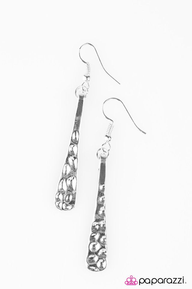Paparazzi ♥ Can I Borrow A PEN-dulum? - Silver ♥ Earrings