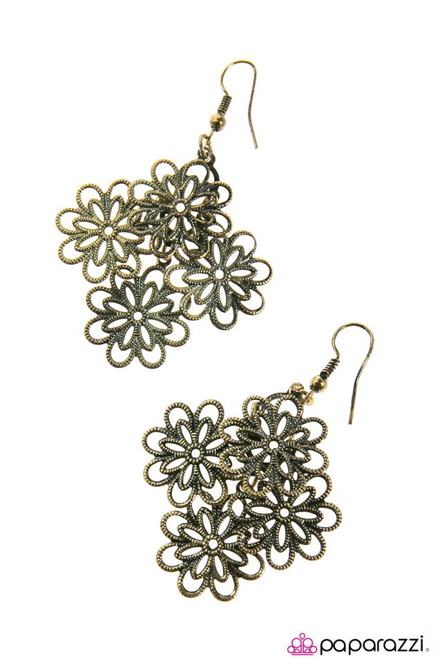 Paparazzi ♥ Summer Days - Brass ♥ Earrings