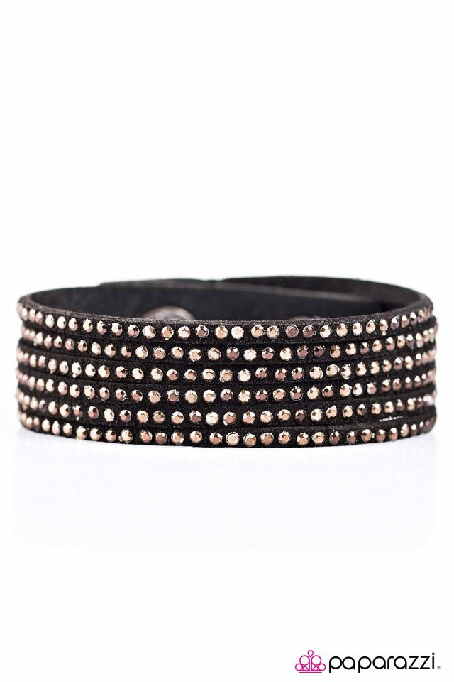 Paparazzi ♥ Playing The Villain - Black ♥ Bracelet