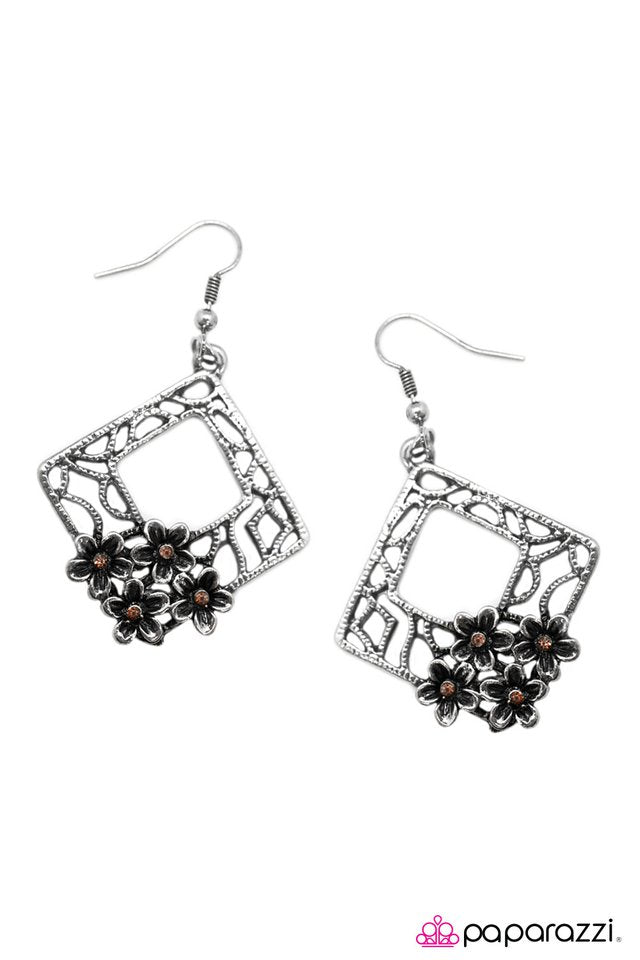 Paparazzi ♥ Window Shopping - Brown ♥ Earrings