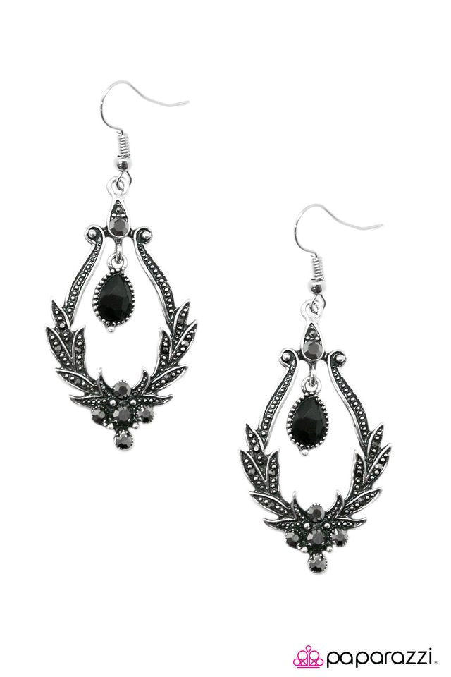 Paparazzi ♥ Sweet Chariot - Black ♥ Earrings