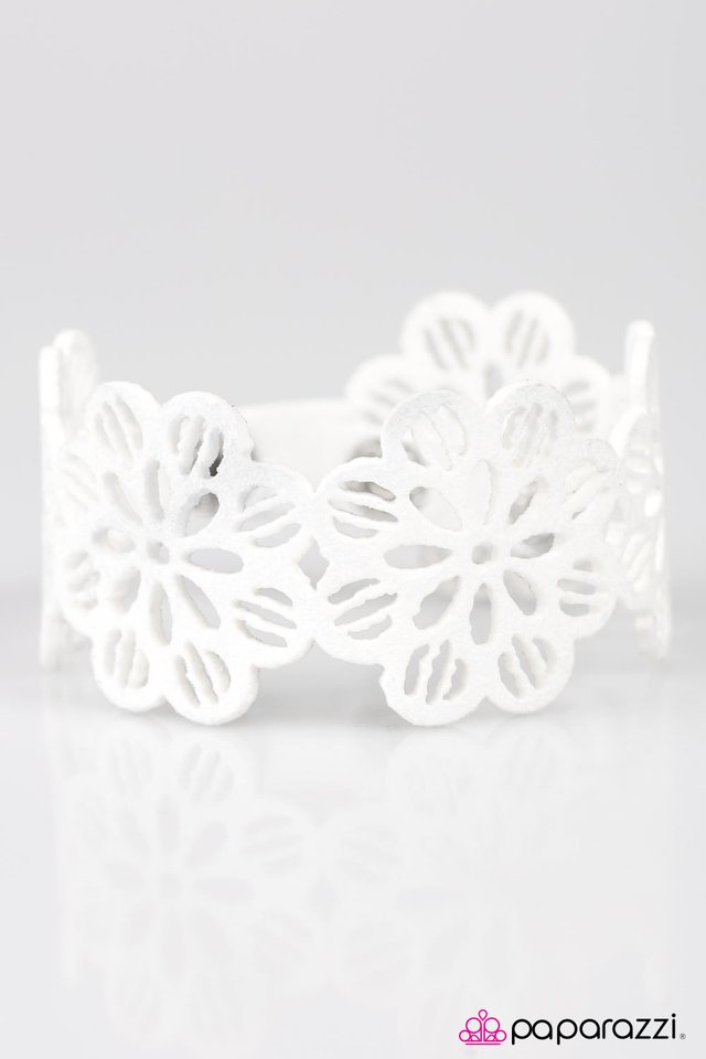 Paparazzi ♥ Daisy Days - White ♥ Bracelet