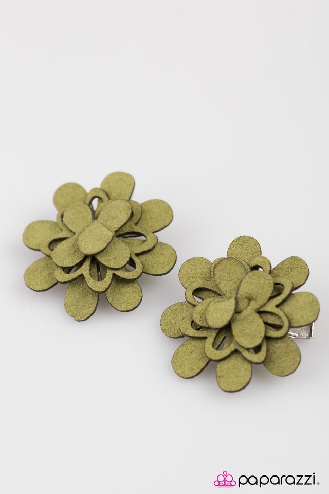 Paparazzi ♥ Happy Camper - Green ♥ Hair Clip