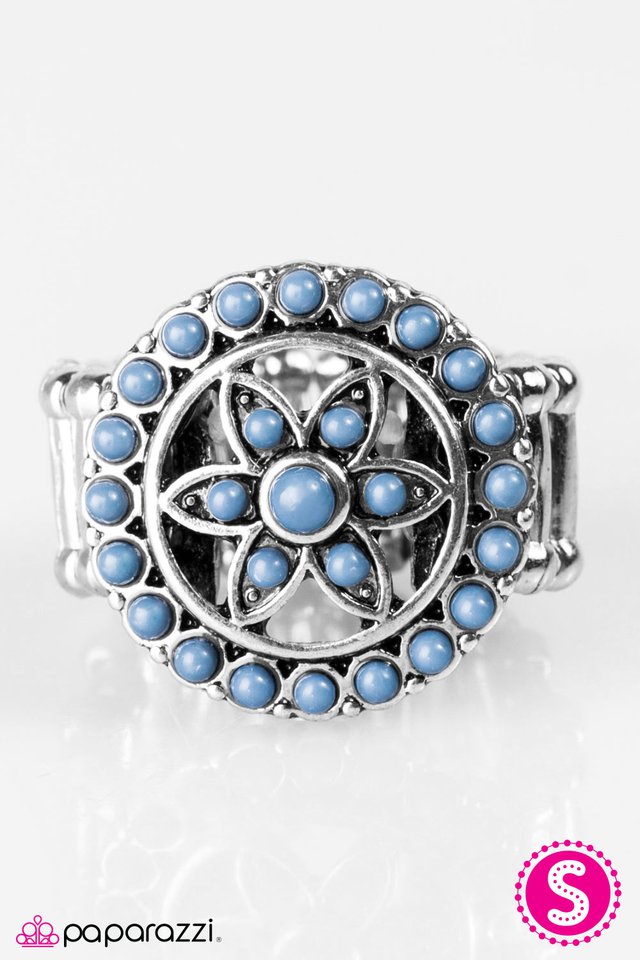 Paparazzi ♥ You Drive Me DAISY! - Blue ♥ Ring