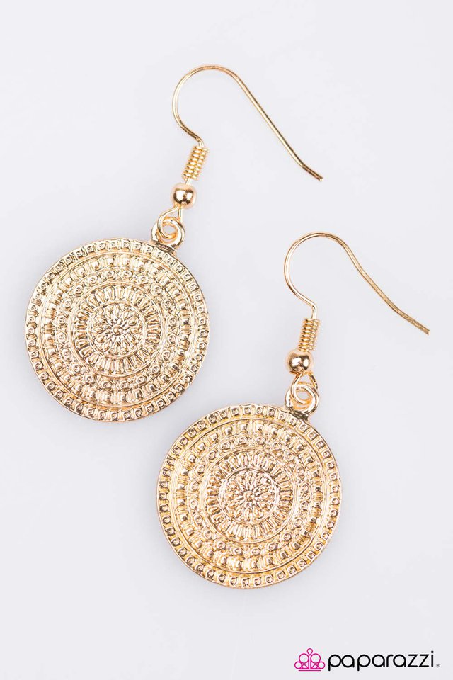Paparazzi ♥ Radiant Rays - Gold ♥ Earrings