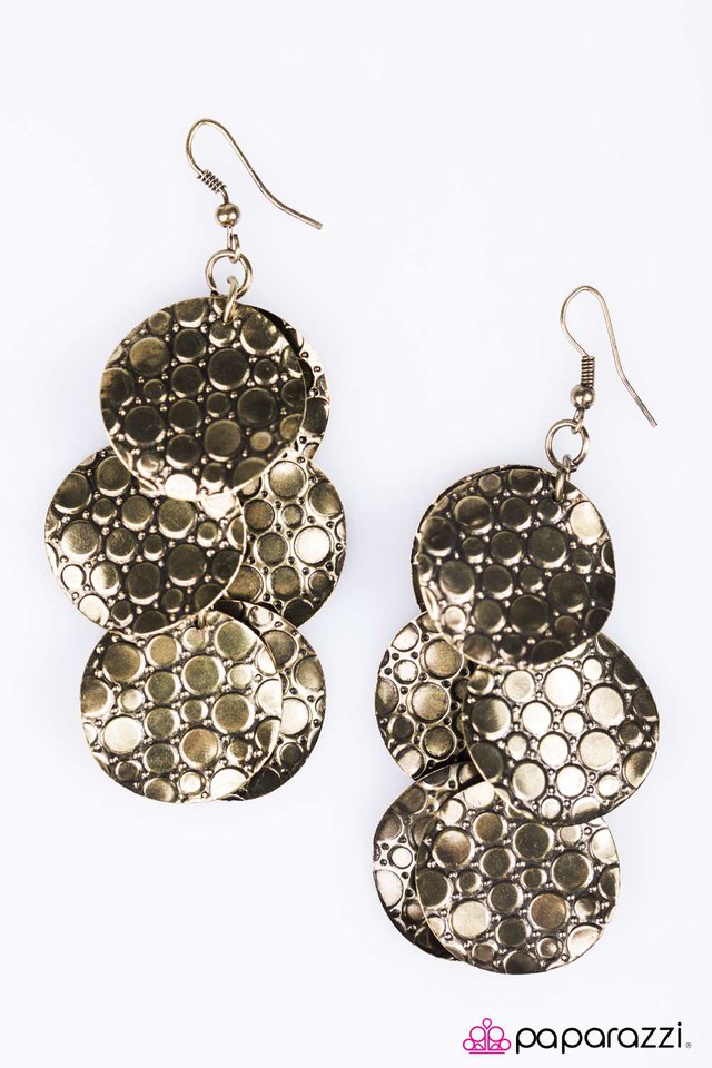 Paparazzi ♥ Fashionably Flashy - Brass ♥ Earrings