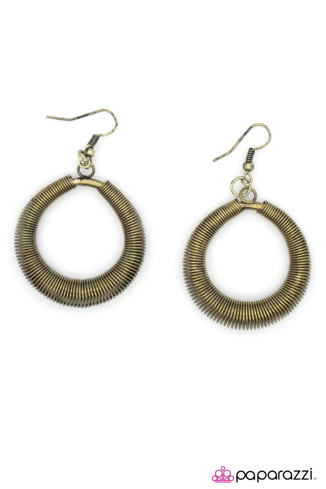 Paparazzi ♥ Bounce Back - Brass ♥ Earrings