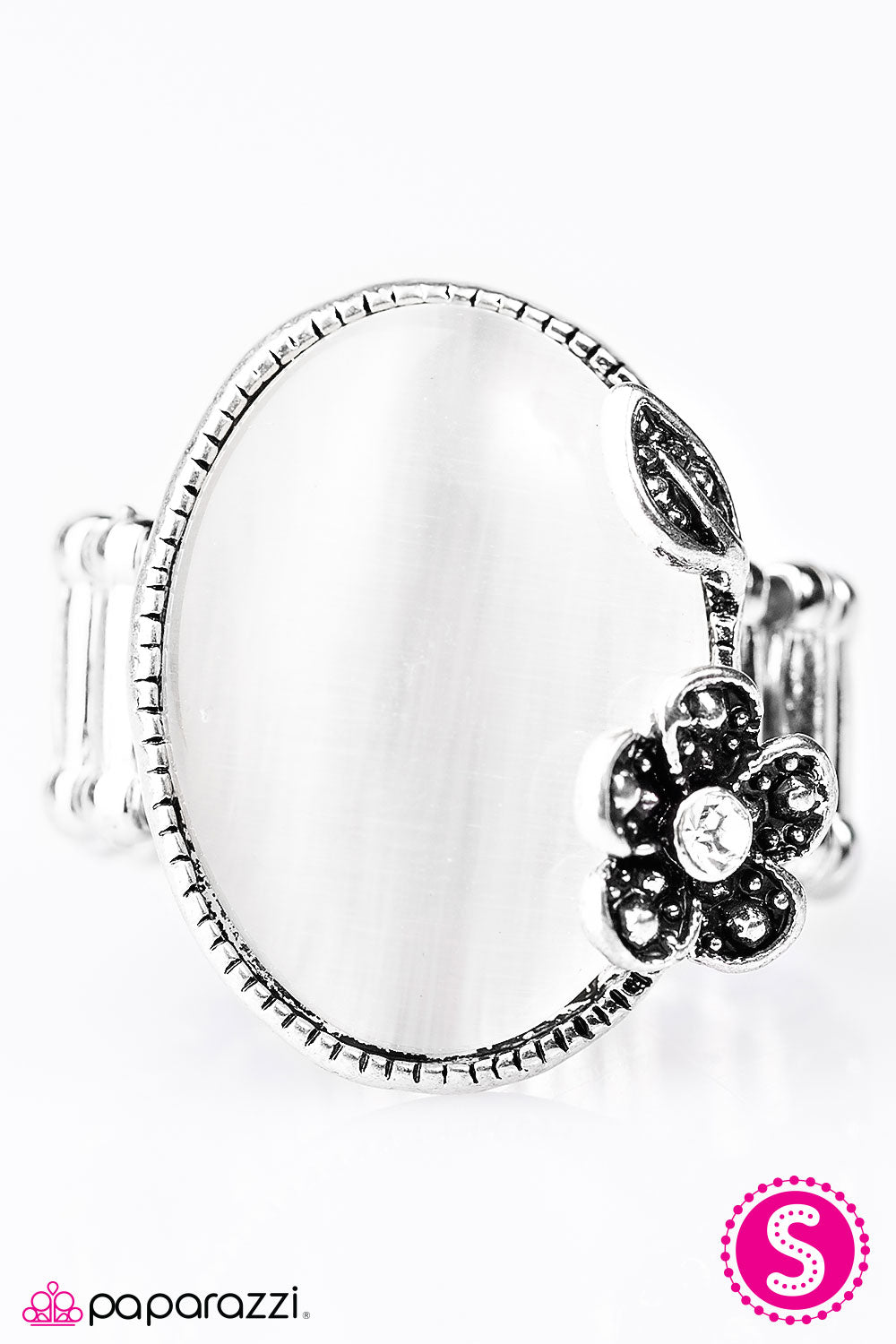 Paparazzi ♥ Moonlit Meadows - White ♥ Ring