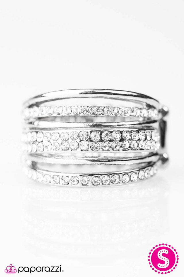 Paparazzi ♥ Crystal Bridges - White ♥ Ring