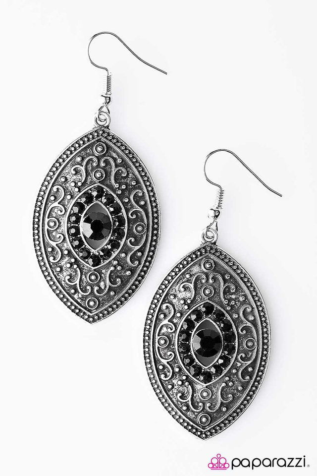 Paparazzi ♥ Once Upon a Princess - Black ♥ Earrings