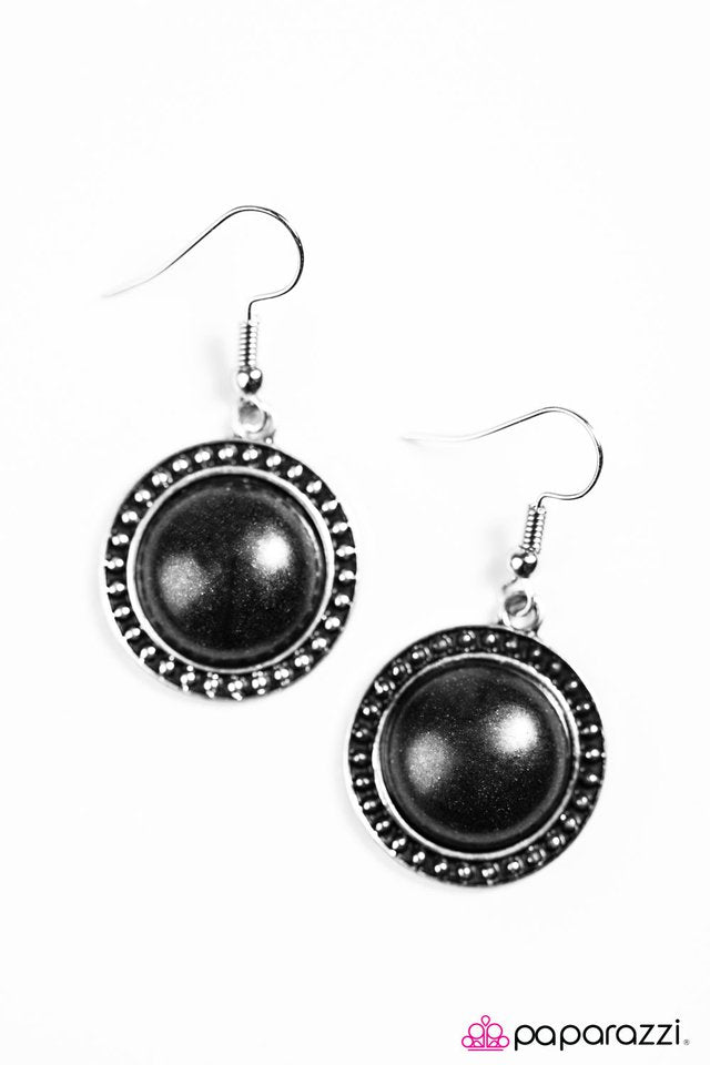 Paparazzi ♥ Hit The Ground Running - Black ♥ Earrings