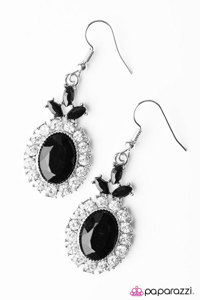 Paparazzi ♥ Think Like A Queen - Black ♥ Earrings