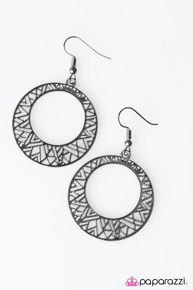 Paparazzi ♥ The Rising Sun - Black ♥ Earrings