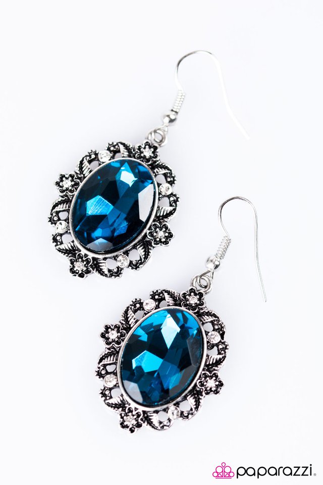 Paparazzi ♥ To Buy Or Not To Buy - Blue ♥ Earrings
