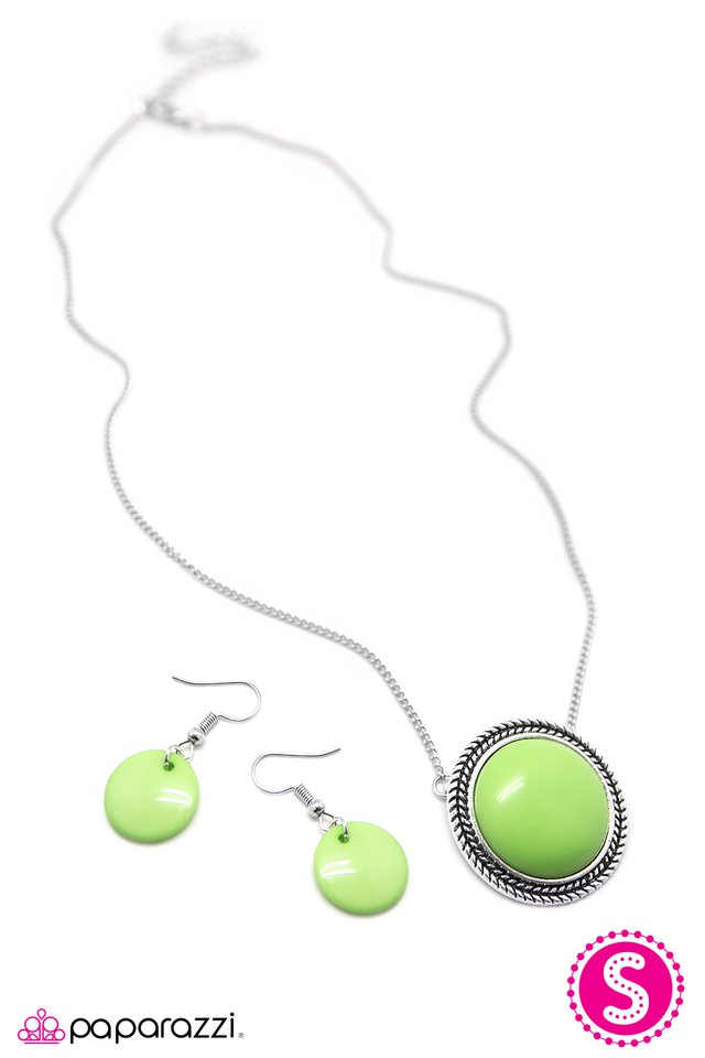 Paparazzi ♥ Whats Poppin? - Green ♥ Necklace