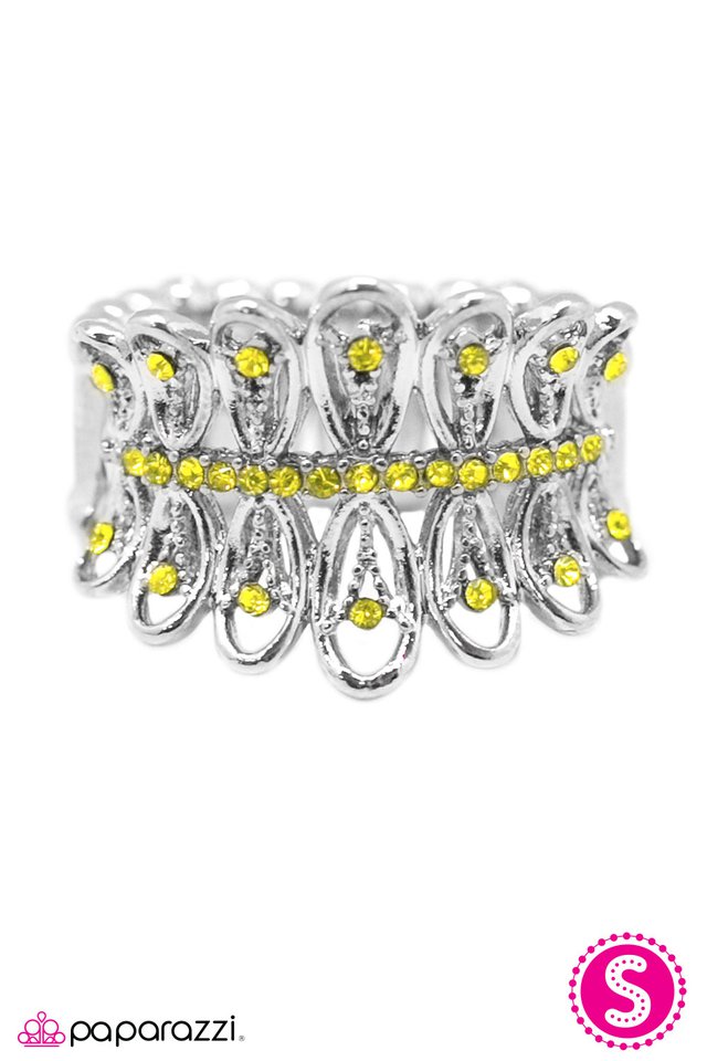 Paparazzi ♥ Fancy Pants - Yellow ♥ Ring