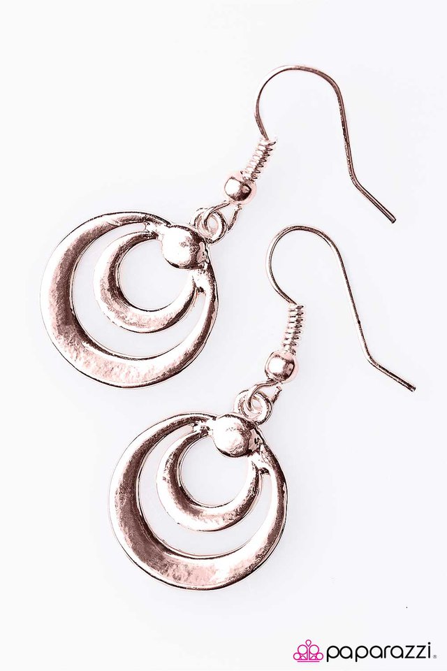 Paparazzi ♥ Chasing Sunsets - Rose Gold ♥ Earrings