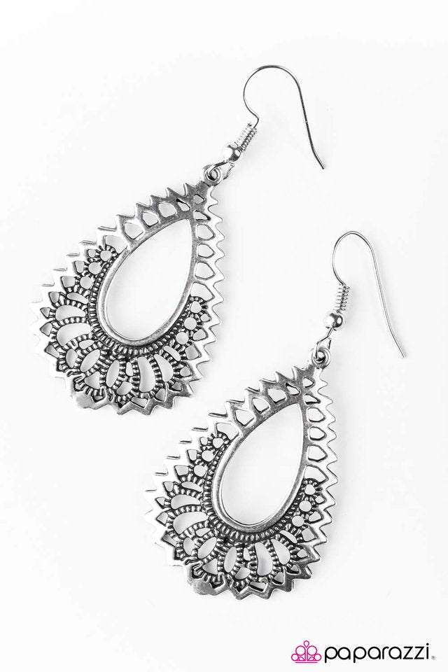 Paparazzi ♥ Radiant Rapture - Silver ♥ Earrings