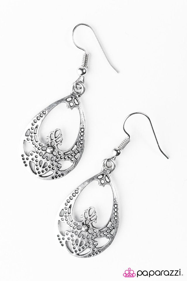 Paparazzi ♥ A HOLE New World - Silver ♥ Earrings