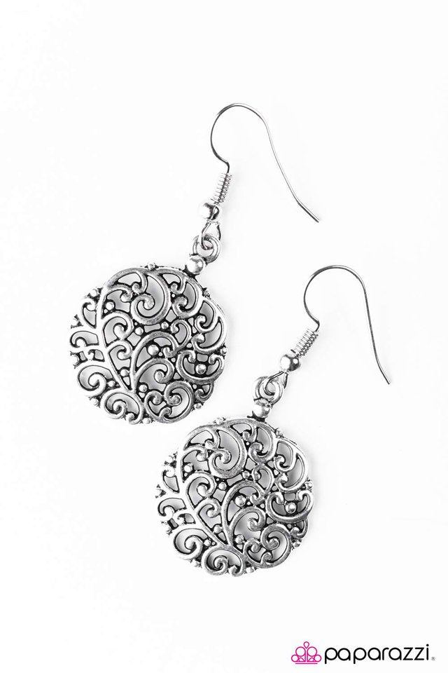 Paparazzi ♥ Whats Yours Is VINE - Silver ♥ Earrings